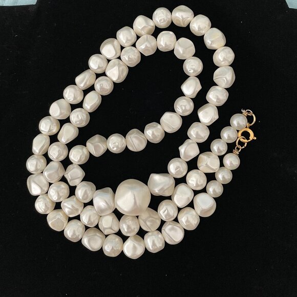 Chunky Modern Pearl White Faux  Long Necklace - Picture 3 of 5